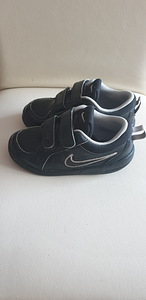 Детские кроссовки Nike (4 фото из 4)