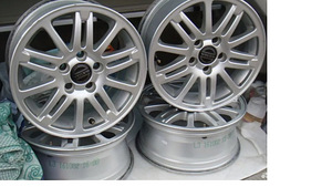 Doublestar Winterking DW08 195/65R15 91T. Шины + диски Volvo (1 фото из 6)