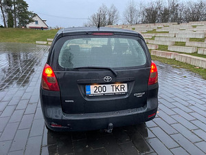 Toyota Corolla Verso 2002 2.0D (5 foto / 8)
