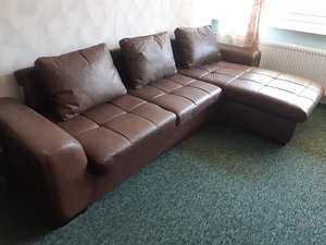 Большой угловой диван-кровать из натуральной кожи