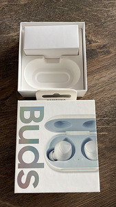 Samsung galaxy s10, galaxy buds (9 foto / 9)