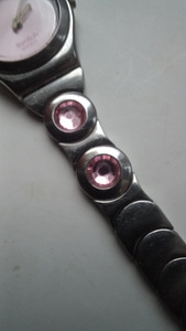 Женские часы Swatch. (2 фото из 3)
