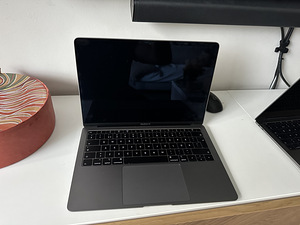 Macbook Air 2018 varuosadeks (2 foto / 2)