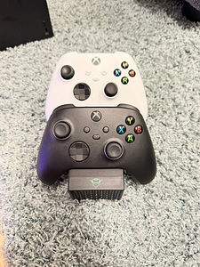 XBox Series X 1TB (2 foto / 3)