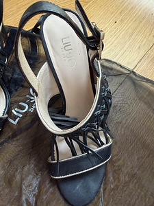Liu Jo (2 фото из 5)