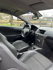 Opel Astra GTC (8 foto / 10)