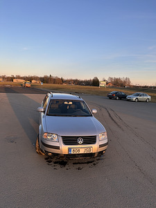 Volkswagen Passat (3 фото из 10)