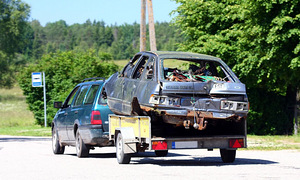 Aitan vana seismajäänud autodega (3 foto / 3)