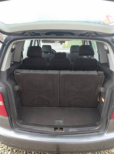 Volkswagen Touran (9 foto / 10)