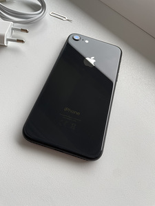 iPhone 8 (черный) 64 ГБ (5 фото из 5)