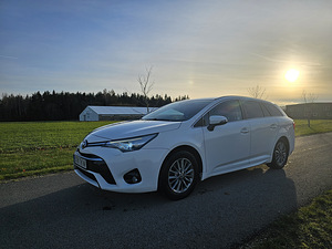 Toyota avensis 2017 (2 foto / 9)