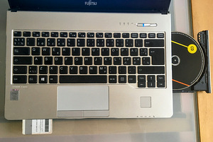 Fujitsu LifeBook S935 (i7, 12GB RAM) (3 foto / 3)