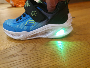 Skechers laste tossud Vilkuvad - suurus 28 (4 foto / 7)