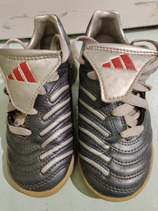 Adidas saali- butsad / jalgpalli- jalanõud, 27 (2 foto / 3)