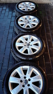 Оригинальные литые диски VW 5×112 16 с хорошими летними шинами (1 фото из 4)