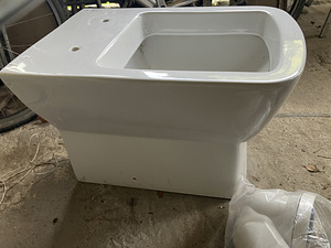 Wc pott, loputuskast ja prilllaud (1 foto / 10)