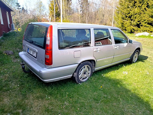Volvo v 70 (2 фото из 2)