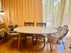 Valge söögilaud (1 foto / 3)