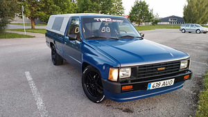 Toyota Hilux (2 foto / 10)