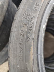 225/45 R19 (1 foto / 4)