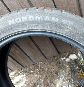 Üksik Nokian rehv (4 foto / 4)