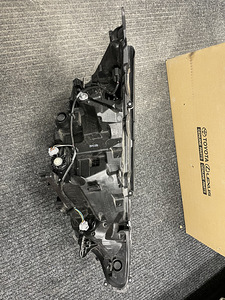 Toyota Rav4 vasak esituli 81185-42842 (2 foto / 3)