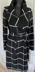 Ivanka Trump mantel, suurus 2 (2 foto / 3)