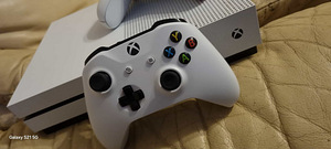 XBOX ONE S 1TB , 2 PULTI + 1MÄNG (1 foto / 7)