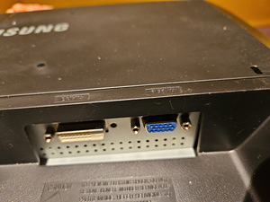 Samsungi monitor (4 foto / 4)