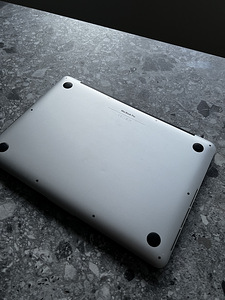 Macbook Pro 256GB (Early 2015) (3 foto / 3)