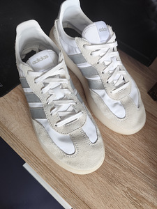 Кроссовки Adidas (3 фото из 5)