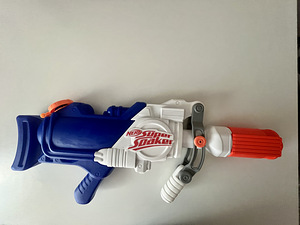 Водяной пистолет nerf Super Soaker (2 фото из 5)