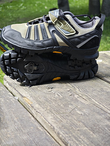 Kontaktpedaalid Shimano (42). Scotti rattakingad (3 foto / 5)