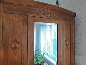 Продам старинный дубовый шкаф (3 фото из 3)
