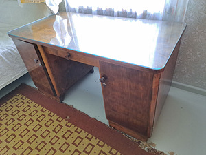 Деревянный письменный стол (2 фото из 5)