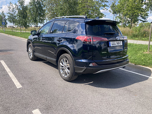 Toyota Rav4 hybrid 2017 (4 foto / 8)