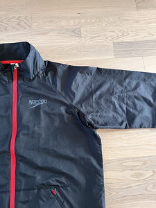Speedo õhuke jope 152-164 suurusele (2 foto / 4)