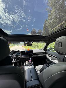 BMW 520 M-Sportpaket Pro/ ICONIC Glow 2.0 140kW/10kW (4 foto / 8)