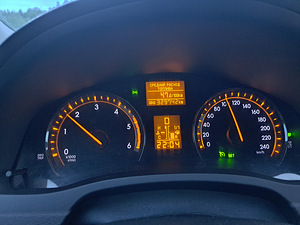 Toyota Avensis 2.2 D-cat (8 foto / 12)