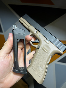 KJW Glock 17 (1 foto / 3)