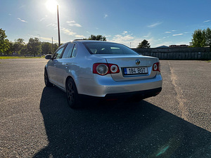 VW JETTA 1.9 77 TDI (5 foto / 10)