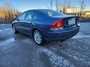 Volvo s60 (5 foto / 8)