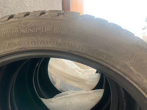 285/40/21 NOKIAN HAKKAPELIITTA 9 SUV 109T (3 foto / 4)