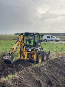 Аренда экскаватора-погрузчика трактор JCB 1CX (2 фото из 7)