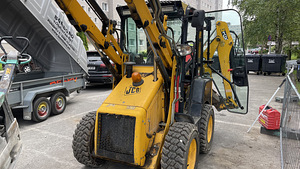 Требуется оператор на трактор JCB 1CX (2 фото из 6)