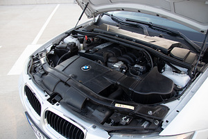 БМВ 320i Facelift (8 фото из 9)