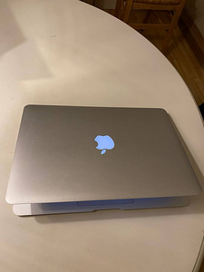 Apple MacBook Air , 13 inch , 2017 (128 GB)
