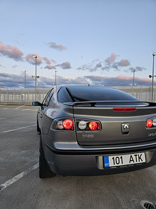 Renault Laguna (4 фото из 12)