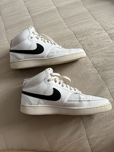 Nike кроссовки (2 фото из 6)