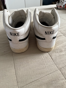 Nike кроссовки (4 фото из 6)